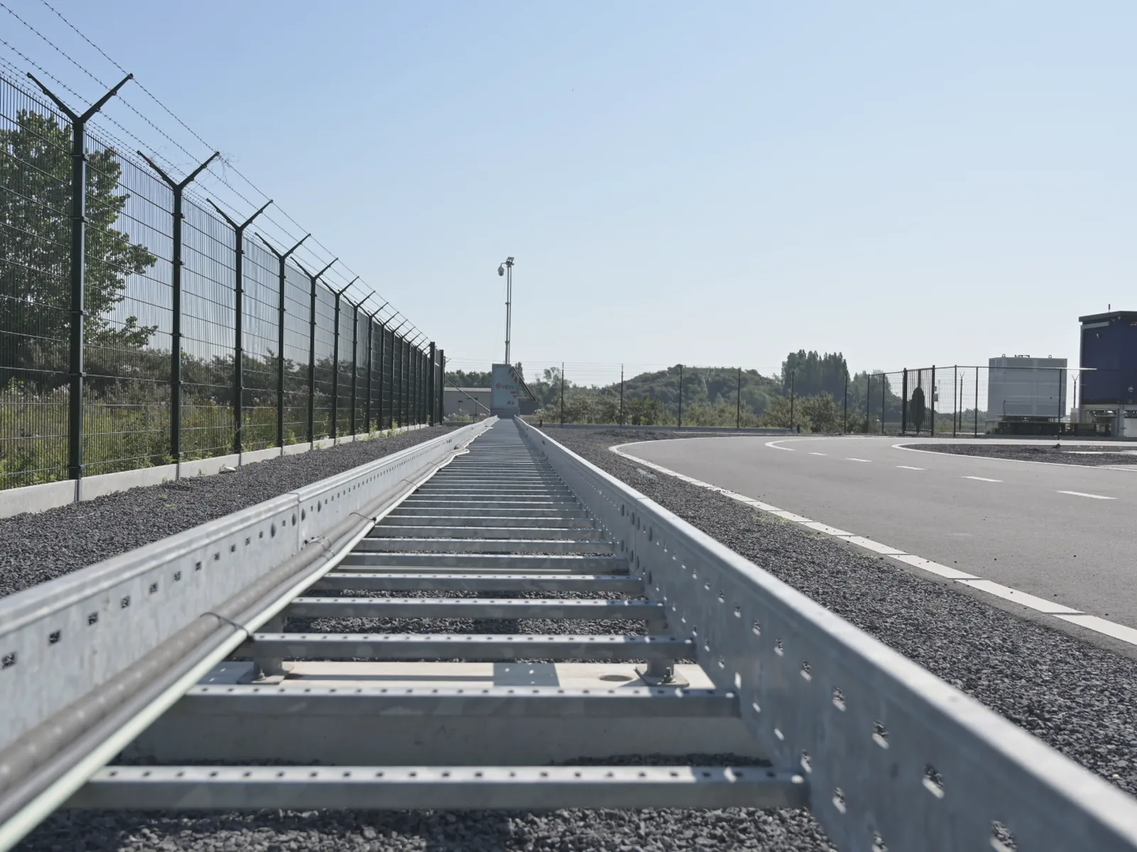 Cable tray and technical infrastructure